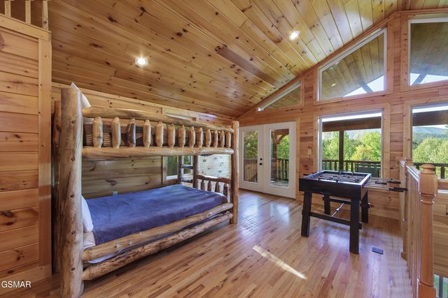 714 Mountain Stream Way, Gatlinburg, TN 37738