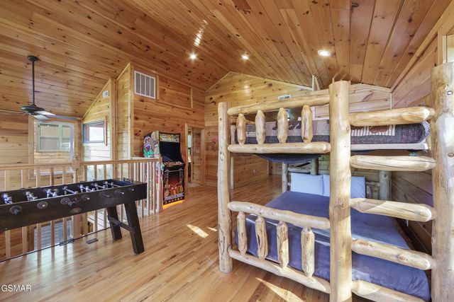 714 Mountain Stream Way, Gatlinburg, TN 37738