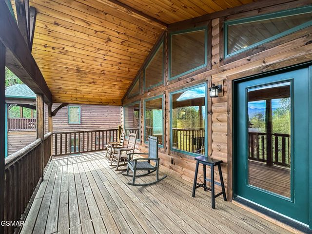 714 Mountain Stream Way, Gatlinburg, TN 37738