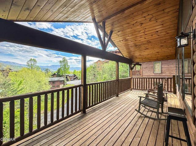 714 Mountain Stream Way, Gatlinburg, TN 37738