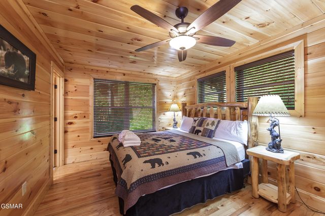 714 Mountain Stream Way, Gatlinburg, TN 37738