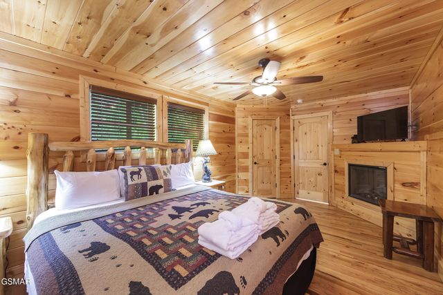 714 Mountain Stream Way, Gatlinburg, TN 37738