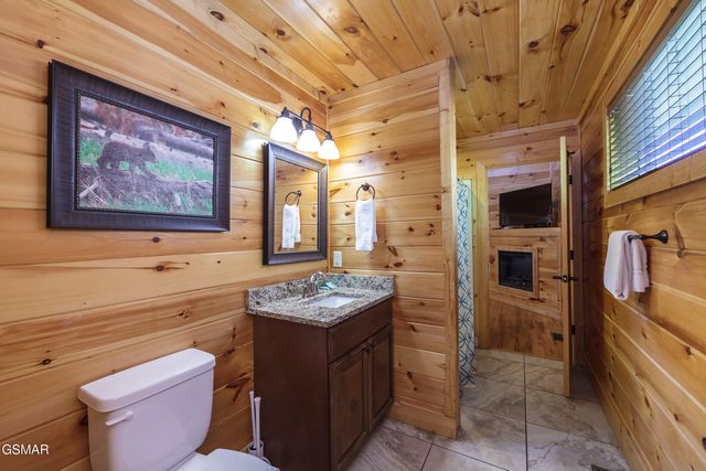 714 Mountain Stream Way, Gatlinburg, TN 37738