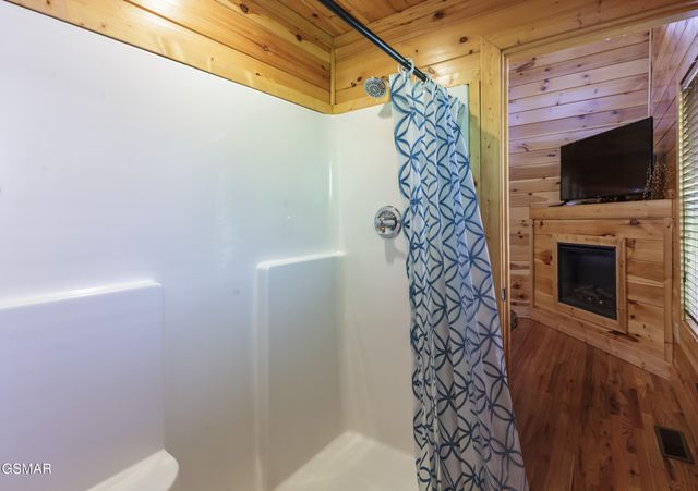 714 Mountain Stream Way, Gatlinburg, TN 37738