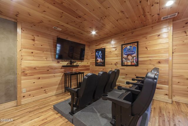 714 Mountain Stream Way, Gatlinburg, TN 37738