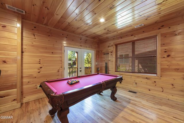 714 Mountain Stream Way, Gatlinburg, TN 37738