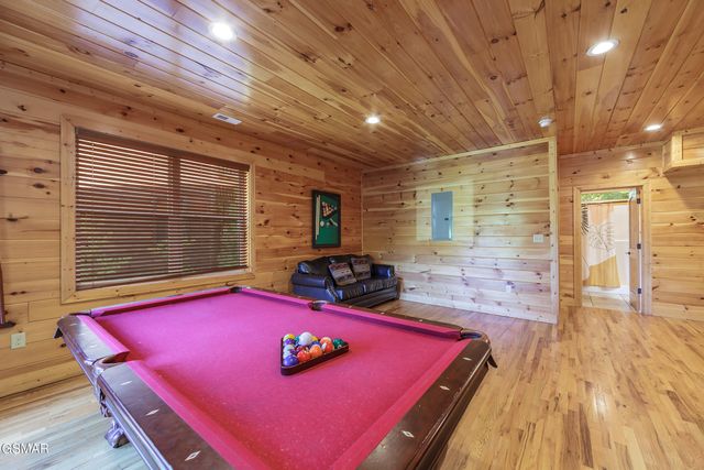 714 Mountain Stream Way, Gatlinburg, TN 37738