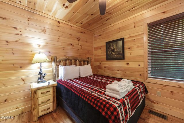 714 Mountain Stream Way, Gatlinburg, TN 37738