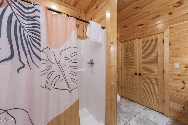 714 Mountain Stream Way, Gatlinburg, TN 37738