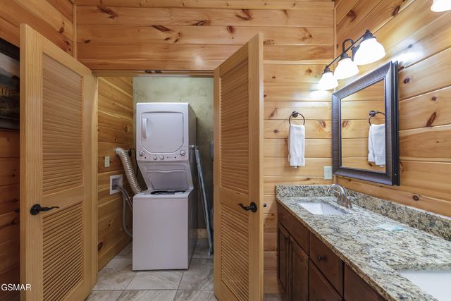 714 Mountain Stream Way, Gatlinburg, TN 37738