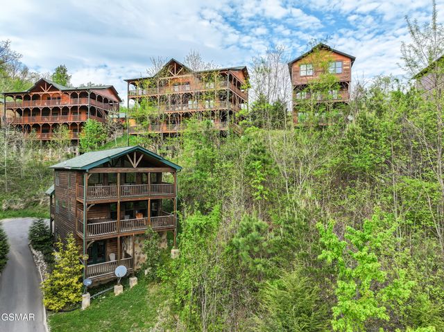 714 Mountain Stream Way, Gatlinburg, TN 37738
