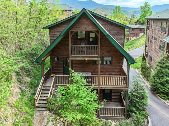 714 Mountain Stream Way, Gatlinburg, TN 37738