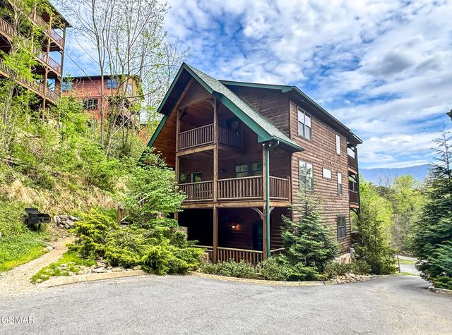 714 Mountain Stream Way, Gatlinburg, TN 37738
