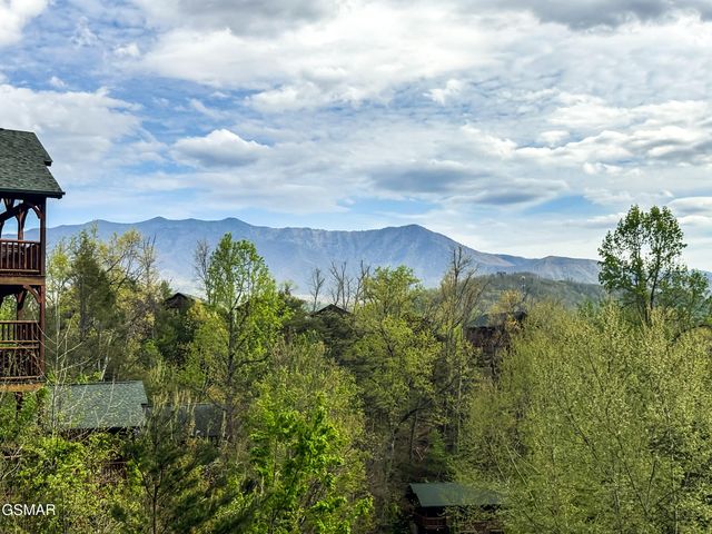 714 Mountain Stream Way, Gatlinburg, TN 37738