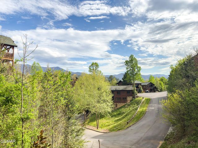 714 Mountain Stream Way, Gatlinburg, TN 37738
