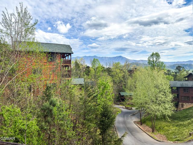 714 Mountain Stream Way, Gatlinburg, TN 37738