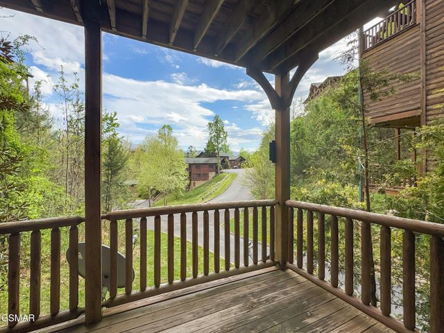 714 Mountain Stream Way, Gatlinburg, TN 37738