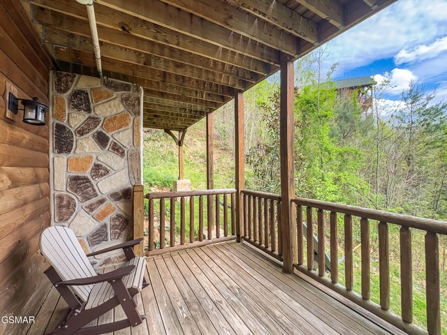 714 Mountain Stream Way, Gatlinburg, TN 37738