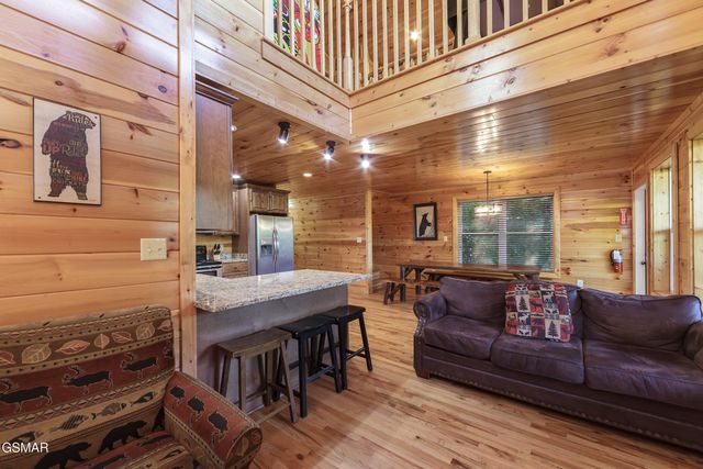 714 Mountain Stream Way, Gatlinburg, TN 37738
