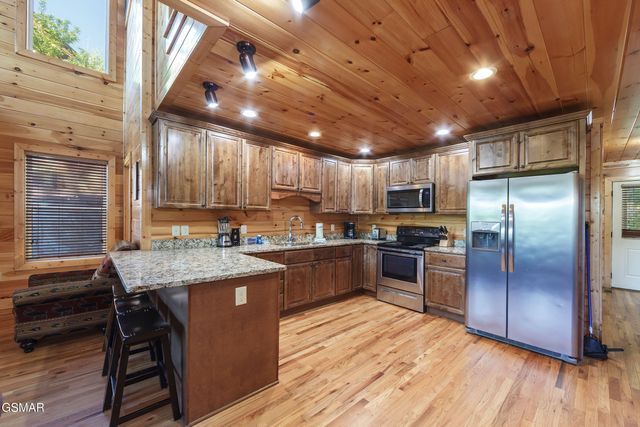 714 Mountain Stream Way, Gatlinburg, TN 37738