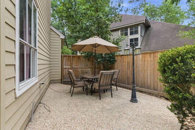 11 Dovewing Place, Spring, TX 77382