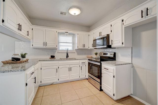 609 Crown Drive, Yukon, OK 73099