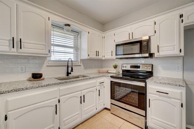 609 Crown Drive, Yukon, OK 73099