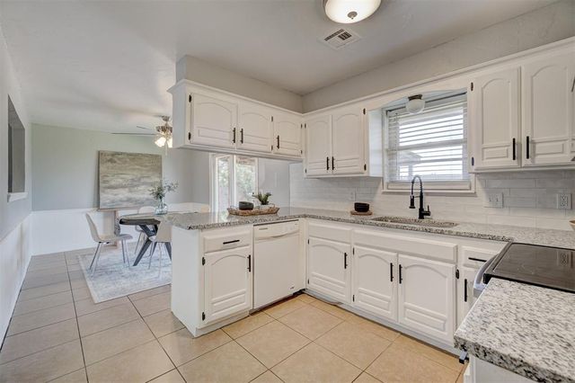 609 Crown Drive, Yukon, OK 73099