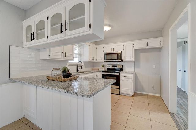 609 Crown Drive, Yukon, OK 73099