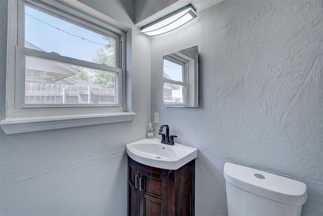 609 Crown Drive, Yukon, OK 73099