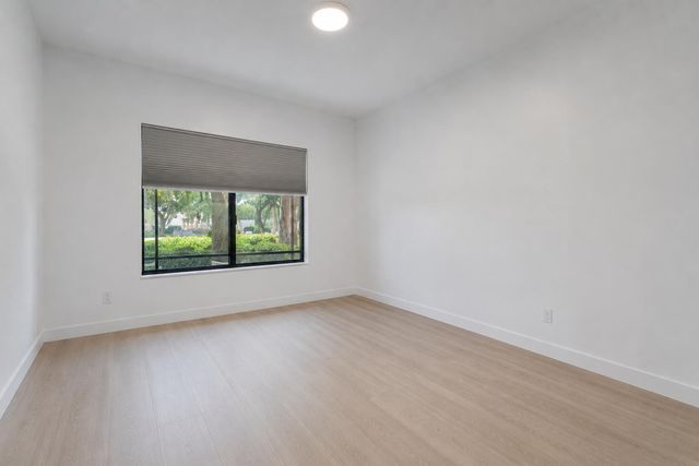 2807 Veronia Drive 107, Palm Beach Gardens, FL 33410