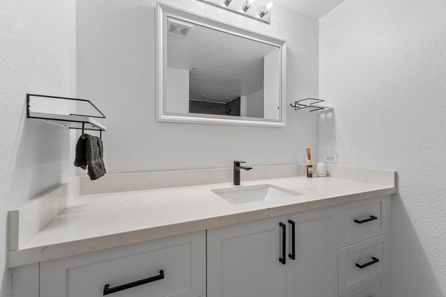 2807 Veronia Drive 107, Palm Beach Gardens, FL 33410