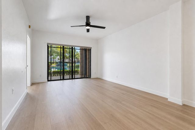 2807 Veronia Drive 107, Palm Beach Gardens, FL 33410