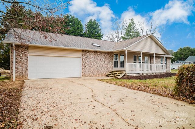 13 Cameron Drive, Etowah, NC 28729
