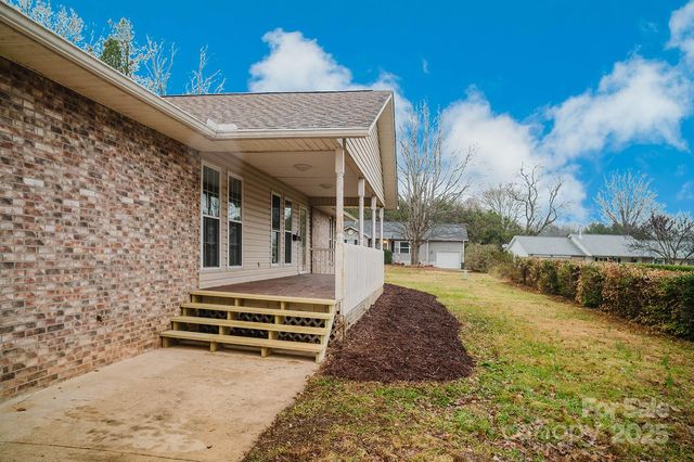 13 Cameron Drive, Etowah, NC 28729