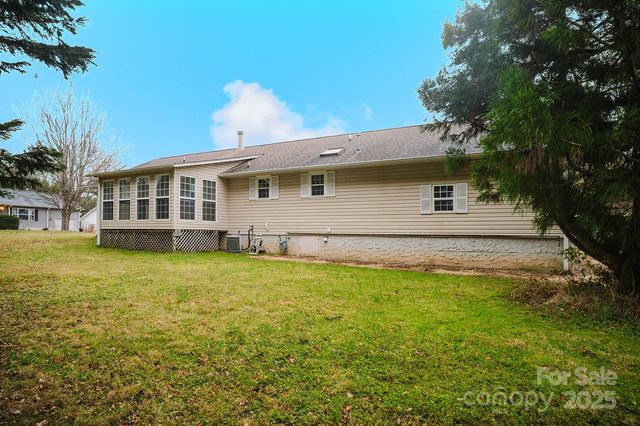 13 Cameron Drive, Etowah, NC 28729