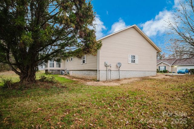 13 Cameron Drive, Etowah, NC 28729