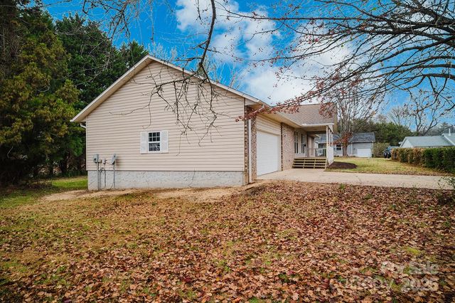 13 Cameron Drive, Etowah, NC 28729