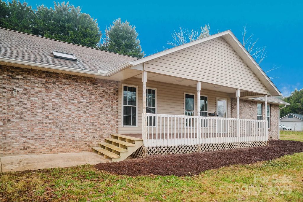13 Cameron Drive, Etowah, NC 28729