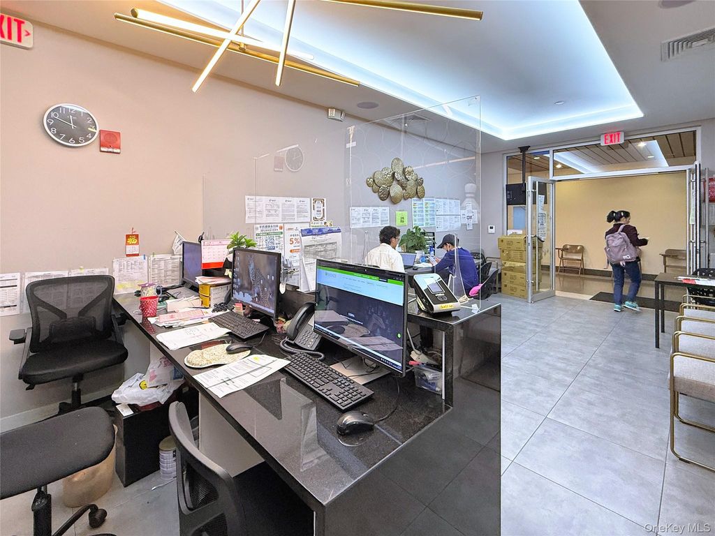 131-07 40th Road E19, Flushing, NY 11354 — photo 4