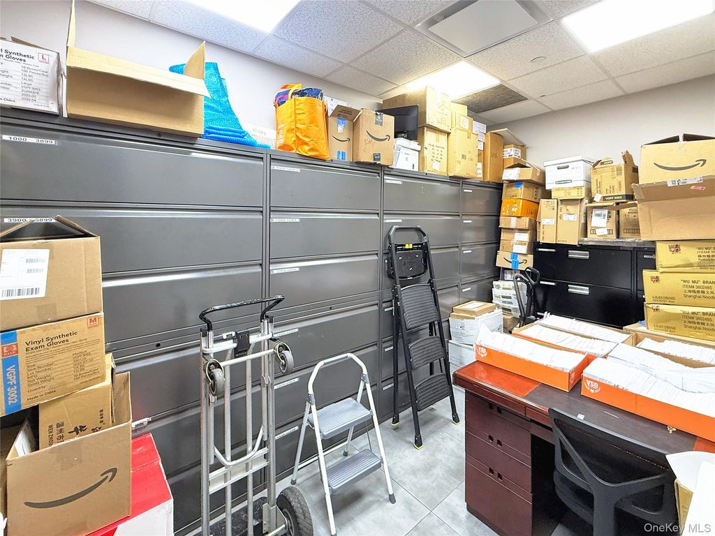 131-07 40th Road E19, Flushing, NY 11354 — photo 5