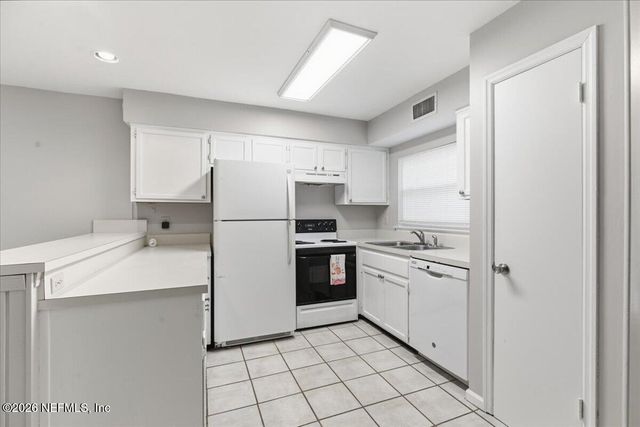 154 PINE Street, Atlantic Beach, FL 32233