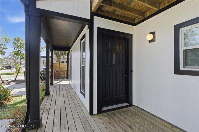 154 PINE Street, Atlantic Beach, FL 32233