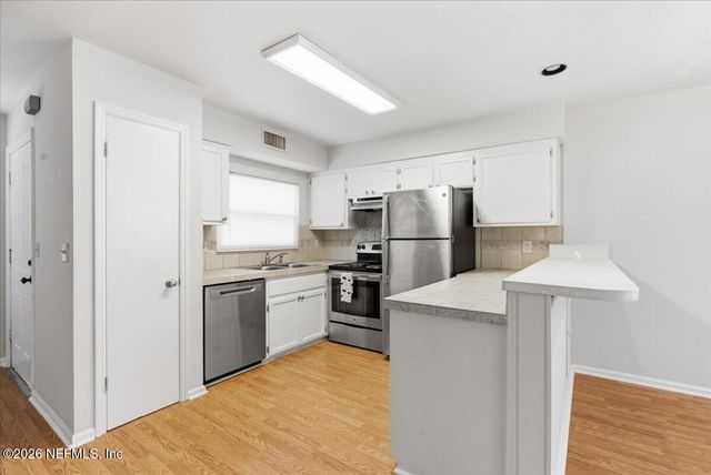 154 PINE Street, Atlantic Beach, FL 32233