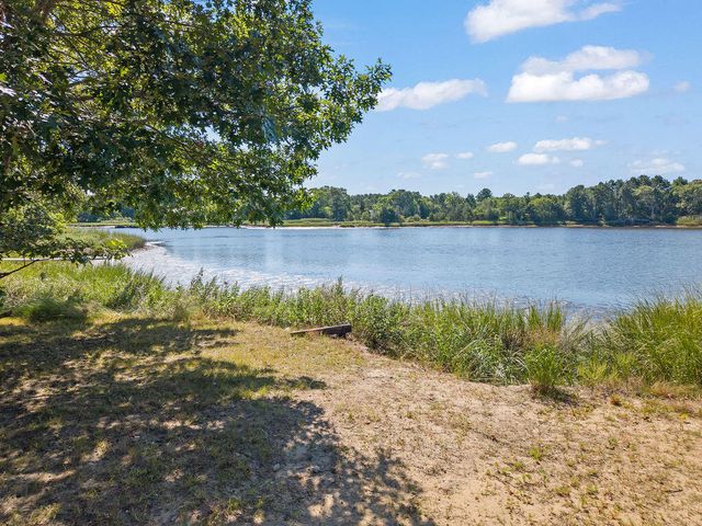 6 Sandpiper Terrace, Wareham, MA 02571