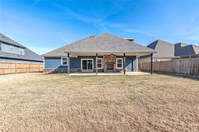 1051 Silver Maple Street, Centerton, AR 72719