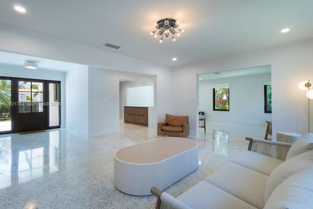 1701 SW 23rd Ter, Miami, FL 33145