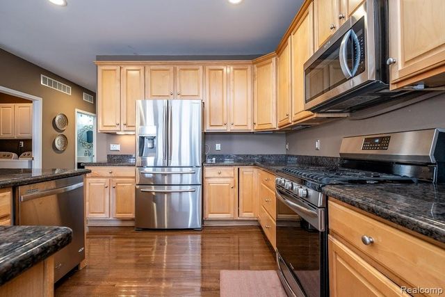 202 Stonebrooke Court, Royal Oak, MI 48067