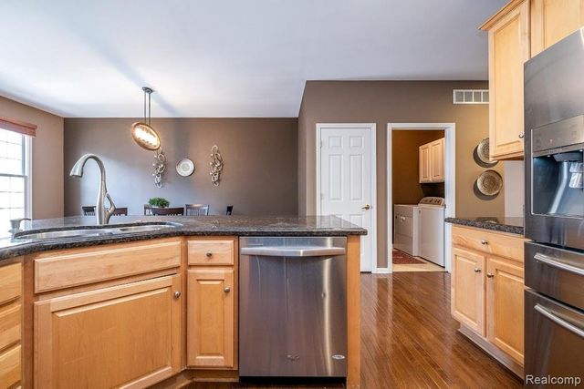 202 Stonebrooke Court, Royal Oak, MI 48067