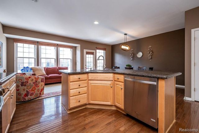 202 Stonebrooke Court, Royal Oak, MI 48067